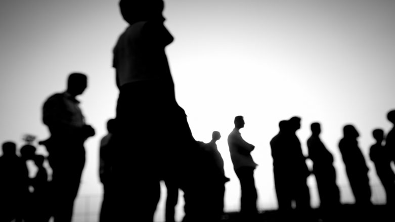 نازحون يتلقون اغاثات انسانية في مخيم ديبكة – تصوير: الكساندر افونسو – كوردستان24